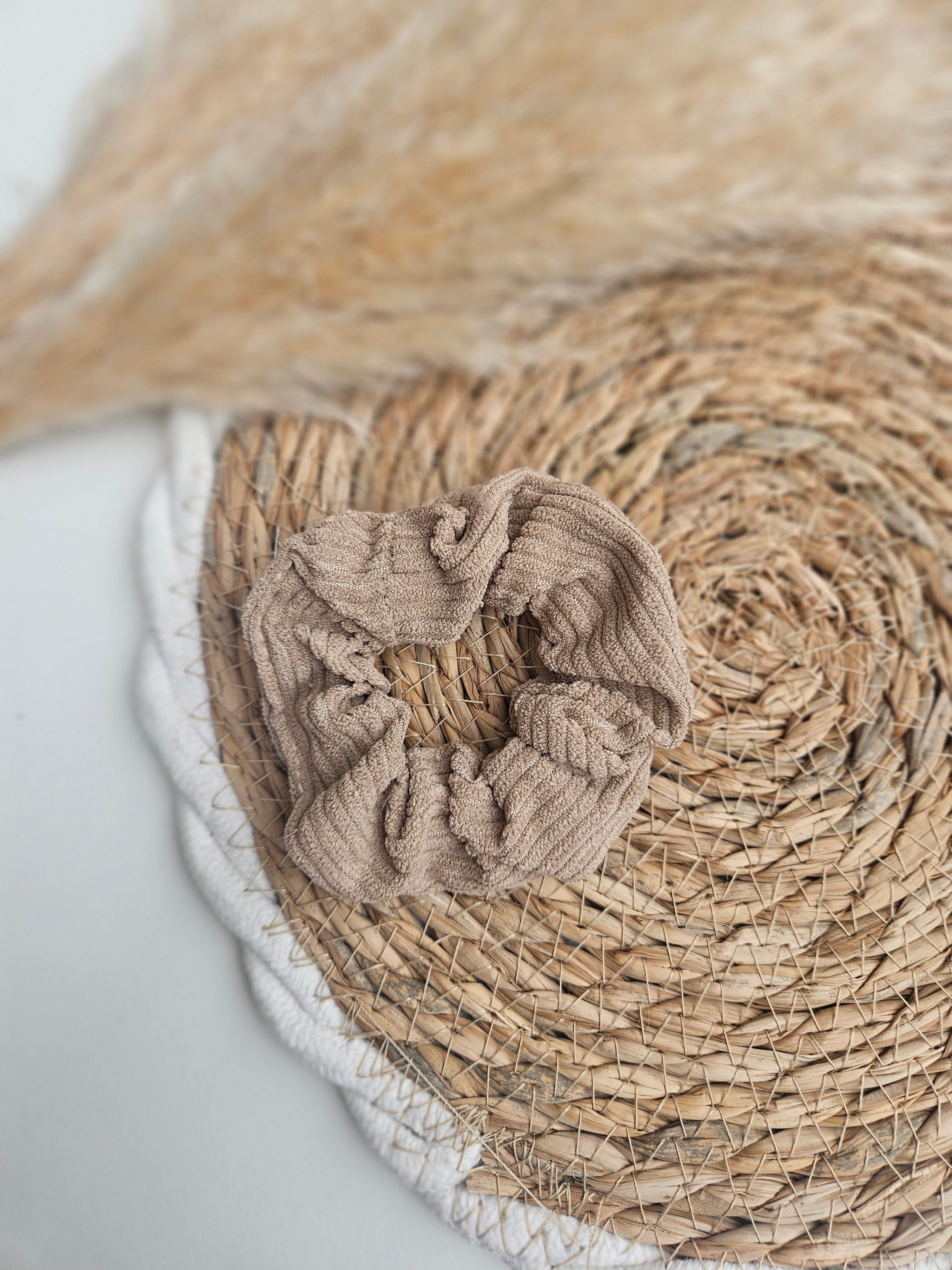 Chouchou upcyclé – Couleurs terre & soleil