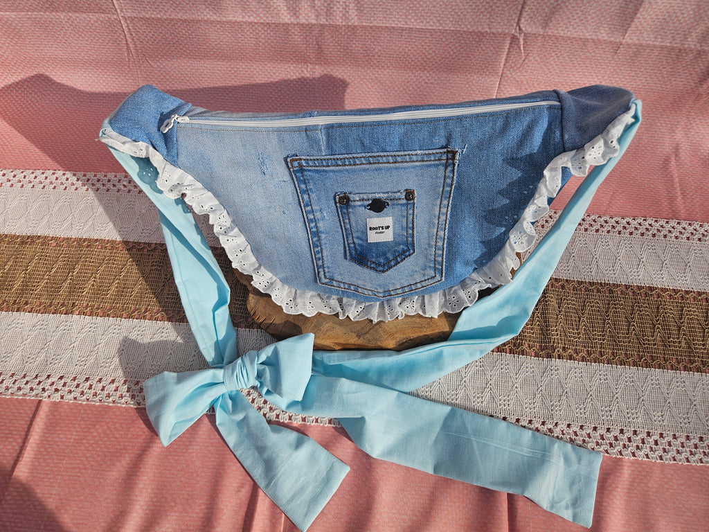 Sac demi-lune en dentelle – Pièce unique upcyclée