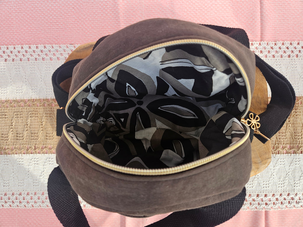 Sac rond en jean kaki – Détail cœur – Pièce unique upcyclée
