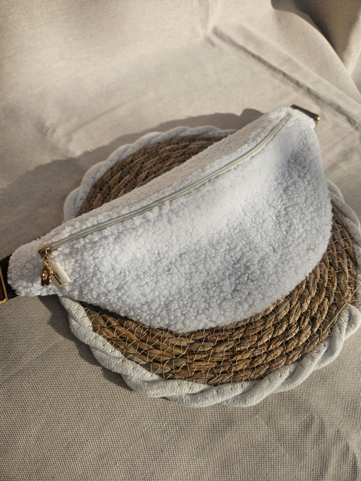 Sac Banane Moumoute Écru en Tissu Teddy Doux