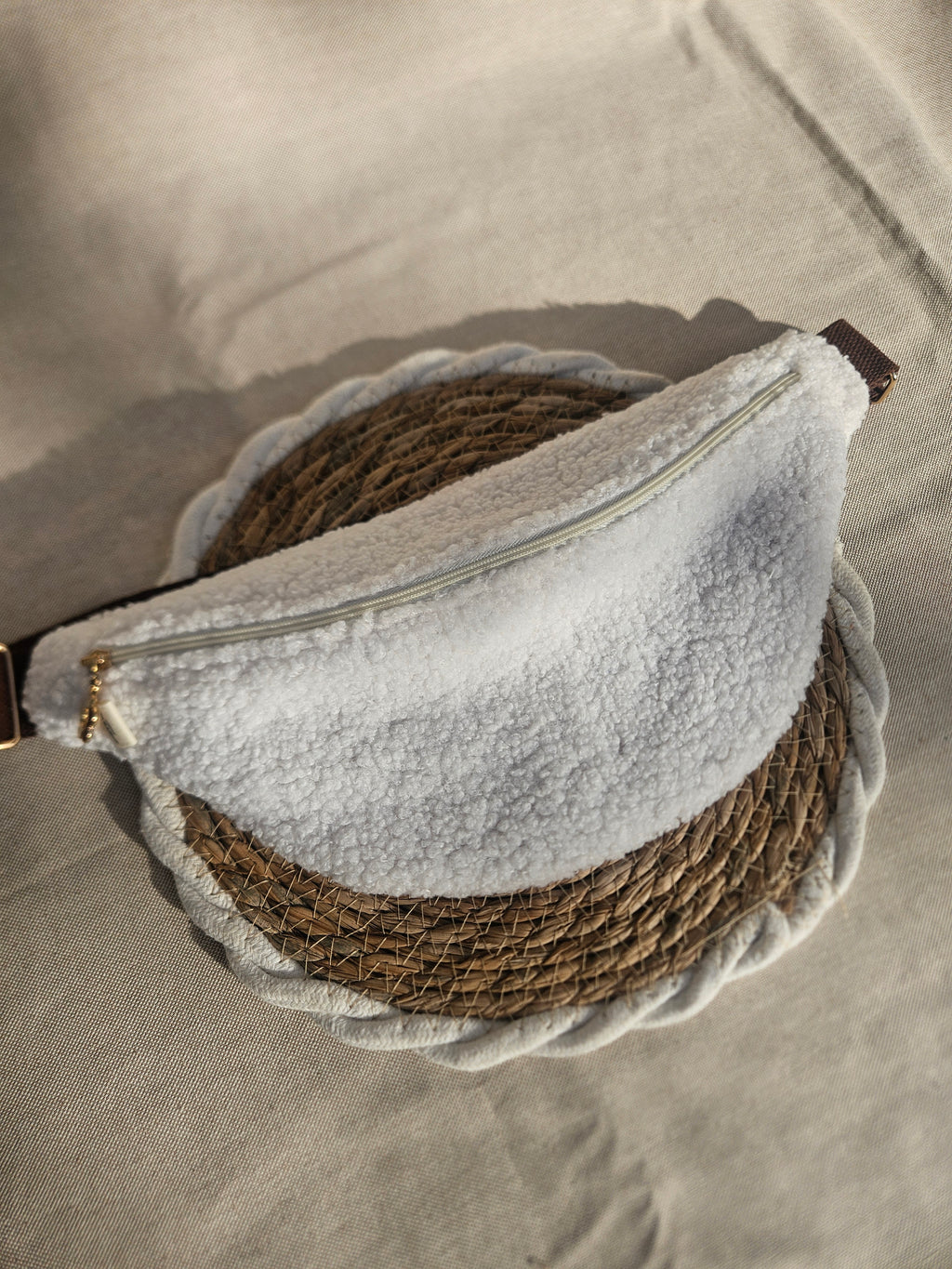 Sac Banane Moumoute Écru en Tissu Teddy Doux