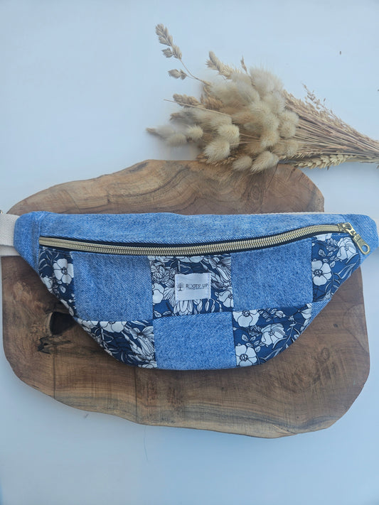 Sac banane upcyclé – Jean & tissu damier