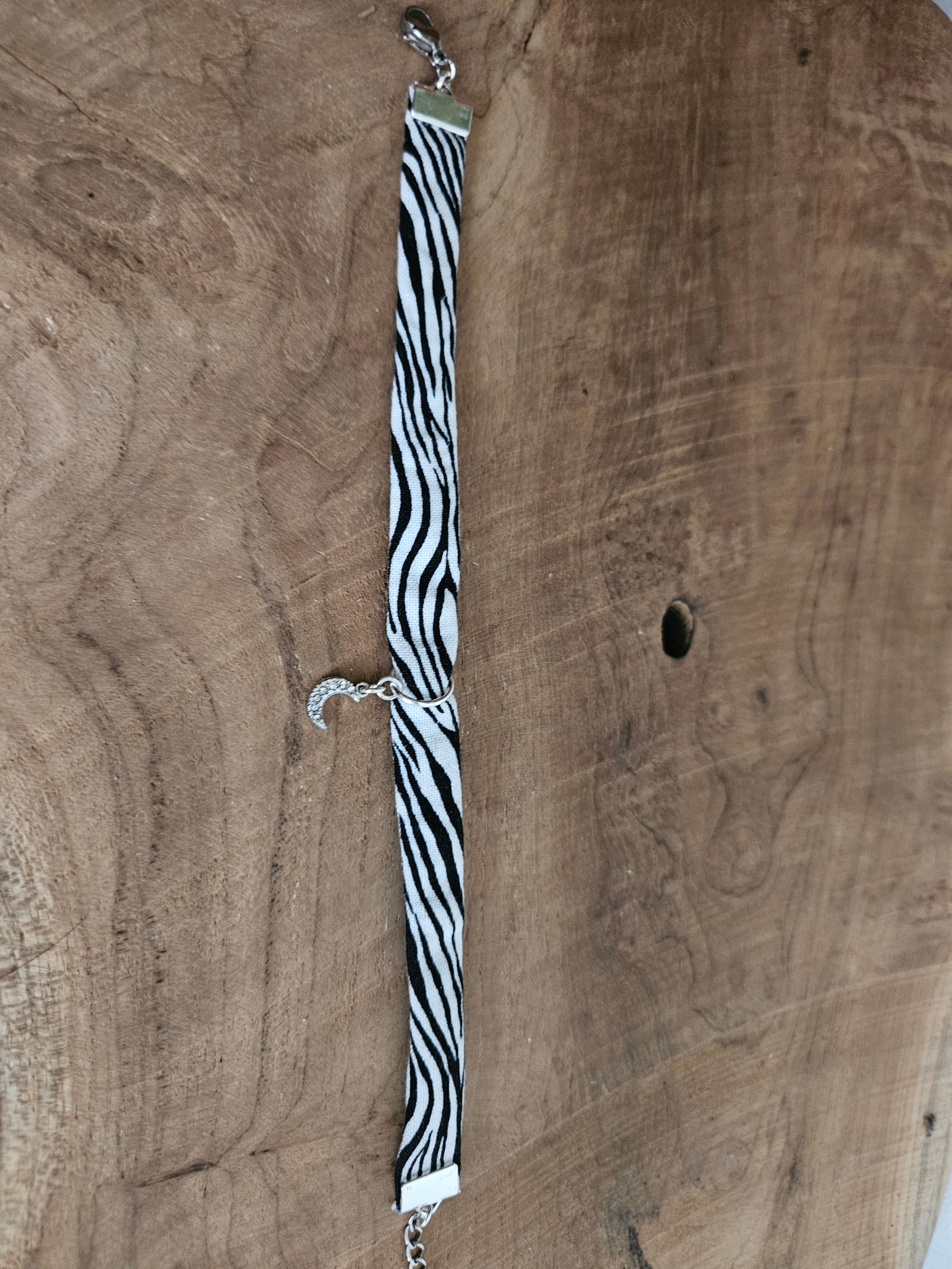 Bracelet tissu zèbre avec breloques lune