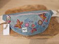 Sac banane en jean recyclé – Papillons et fleurs colorés