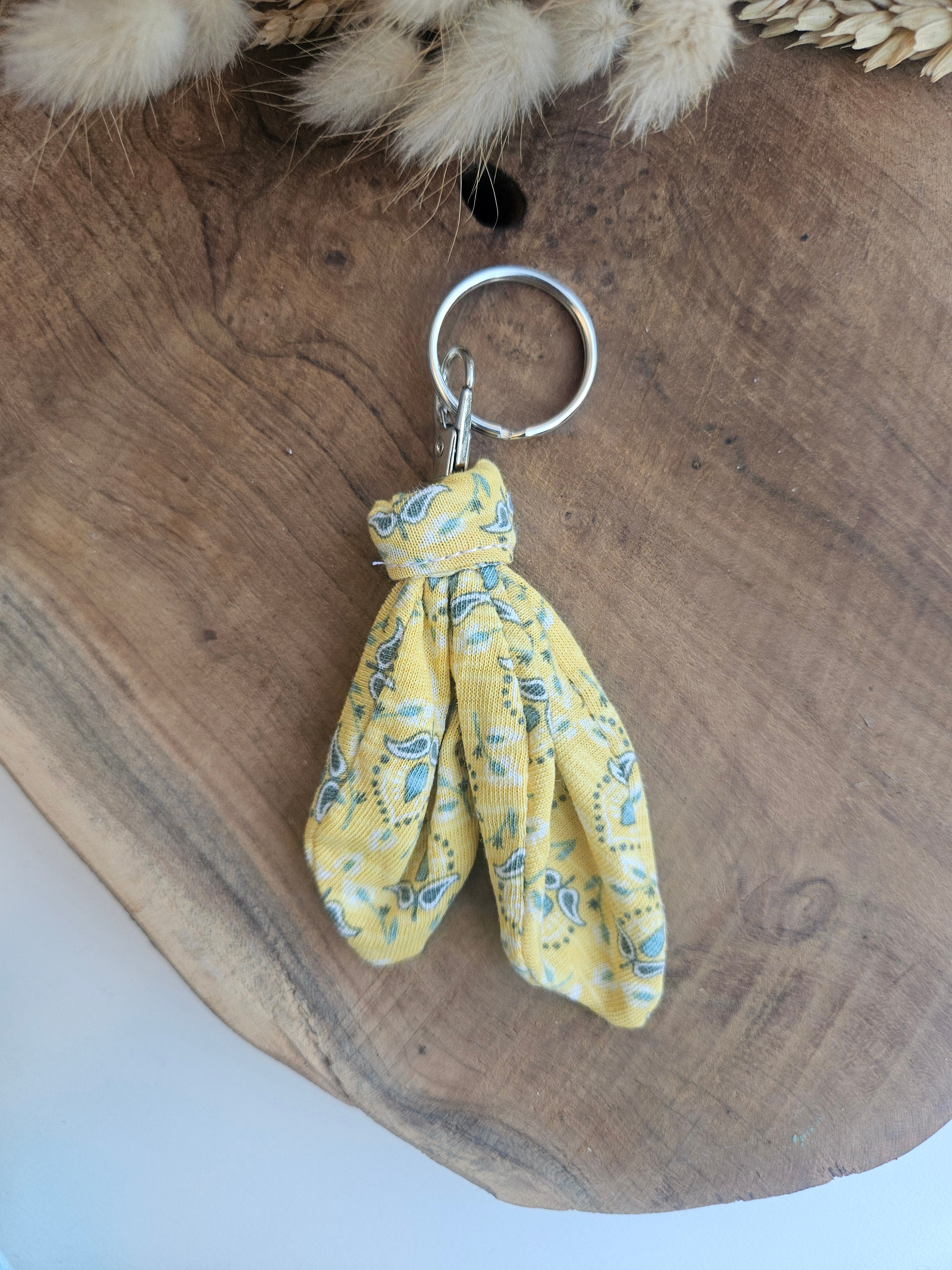 Porte-clés nœud en tissu upcycling