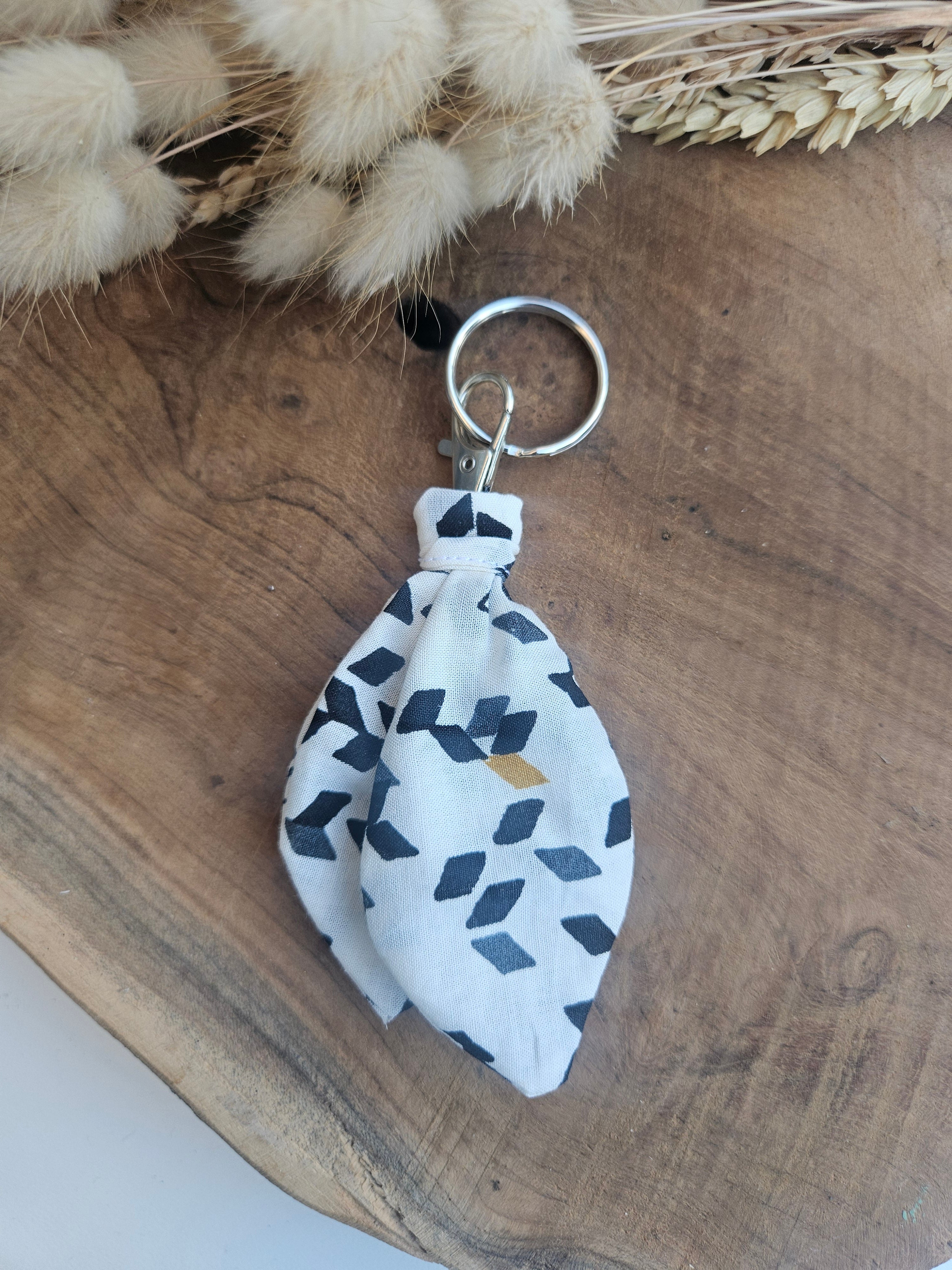 Porte-clés nœud en tissu upcycling