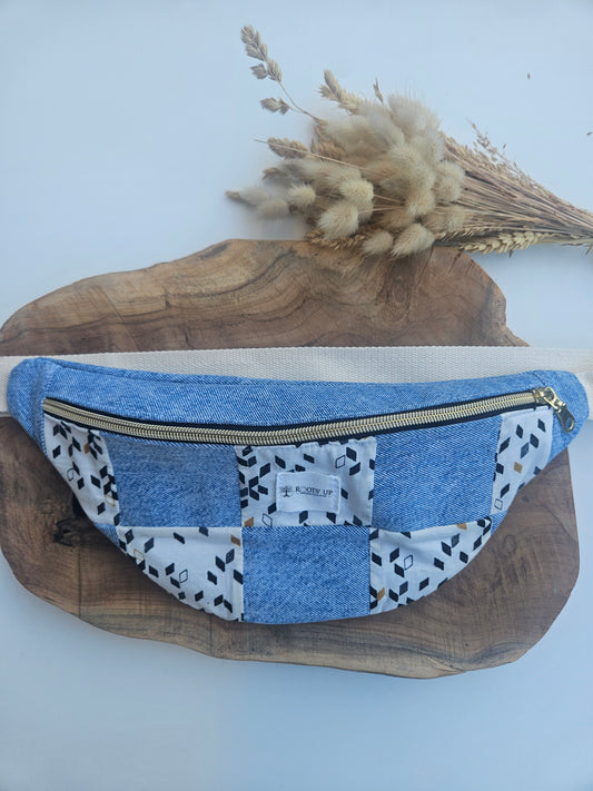 Sac banane upcyclé – Jean & tissu damier