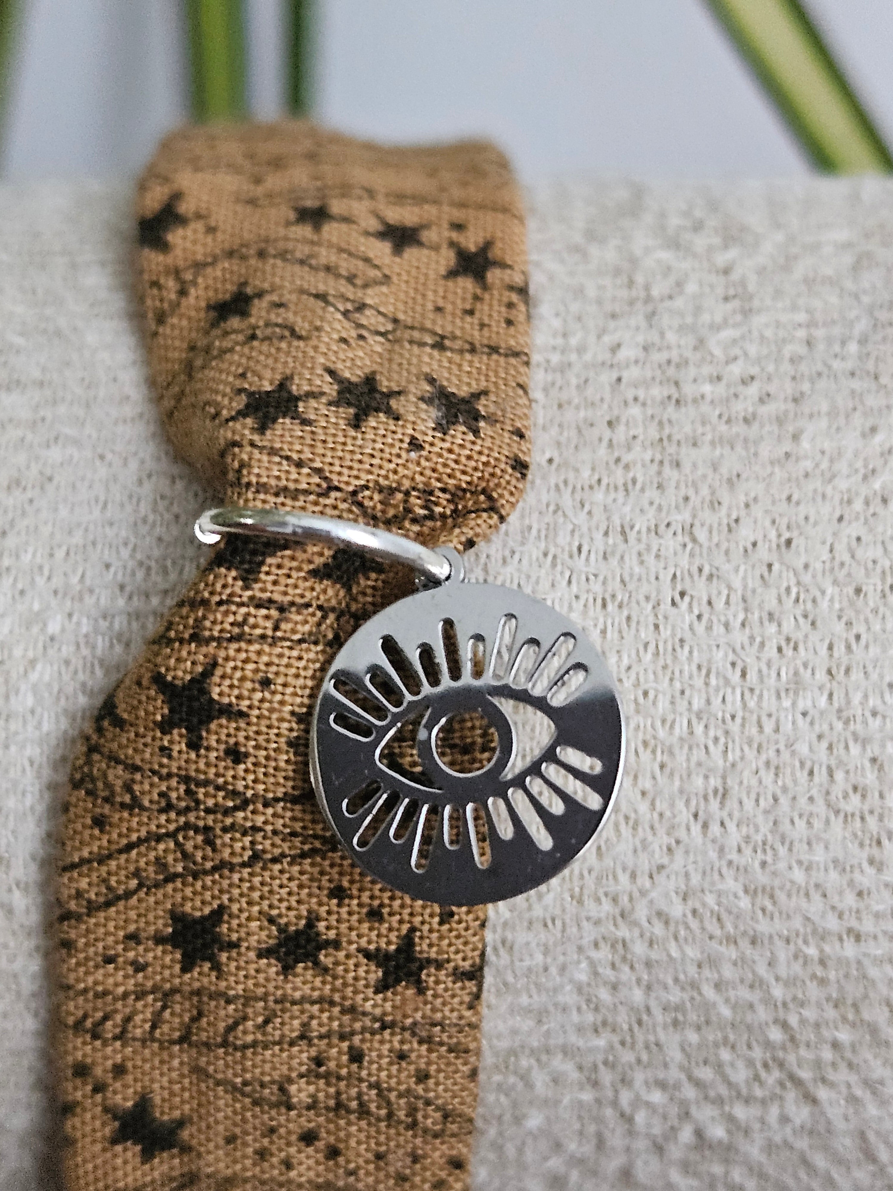Bracelet tissu marron avec breloque oeil