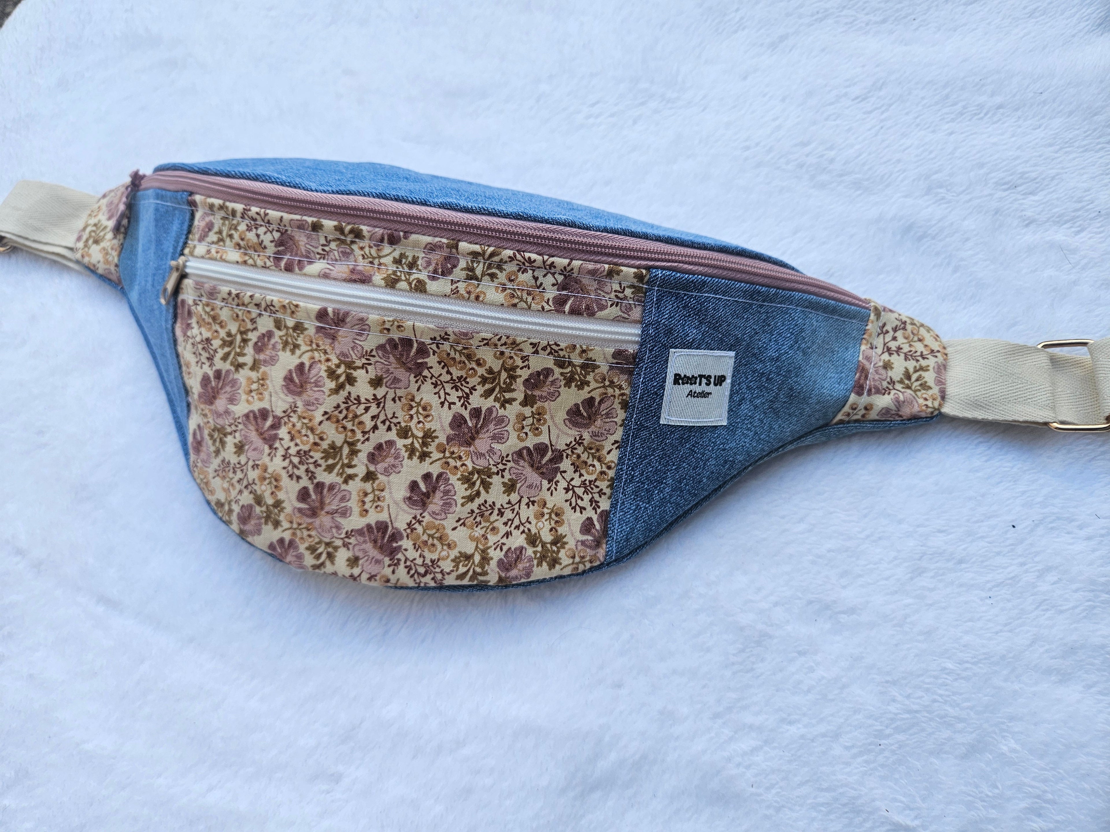 Banane Jean Bleu – Fleurs Violettes