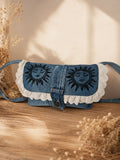 Sac bandoulière en jean recyclé – Linogravure artisanale soleil & dentelle bohème