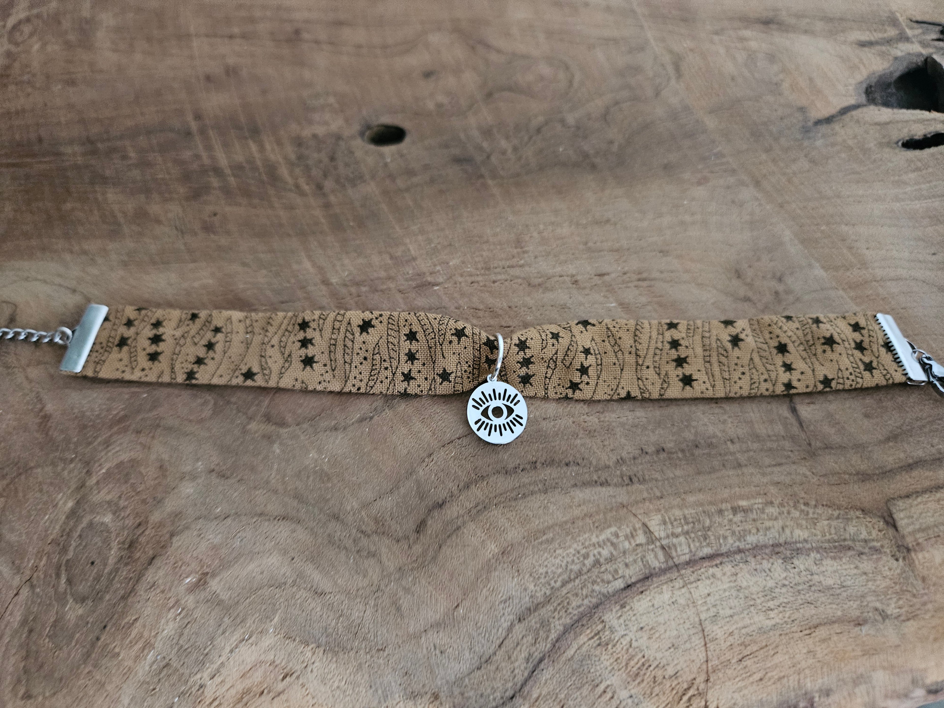 Bracelet tissu marron avec breloque oeil