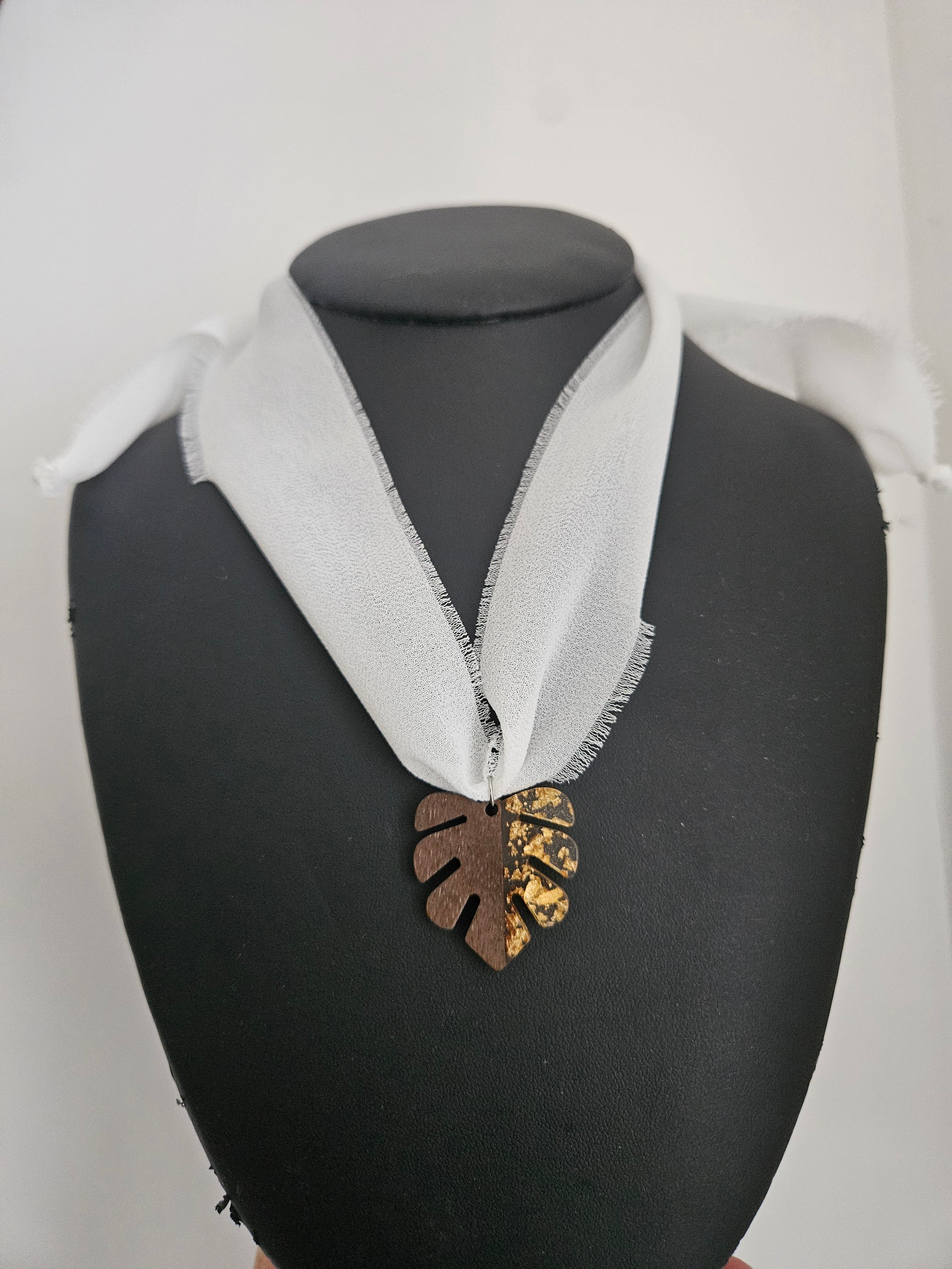 Collier en Tissu upcyclé - Bijou éthique - Breloque en acier inoxydable
