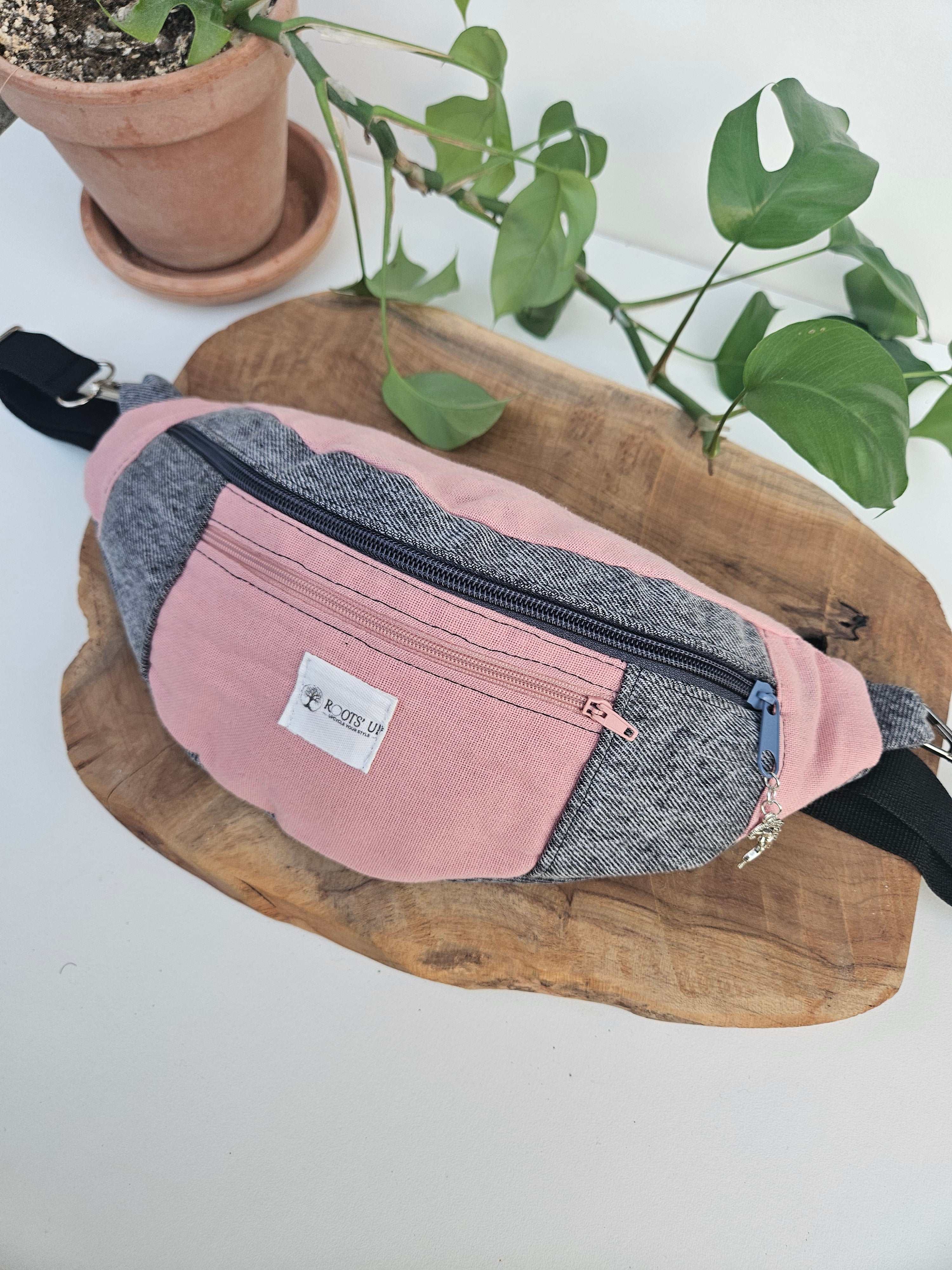 Sac banane upcyclé gris & rose