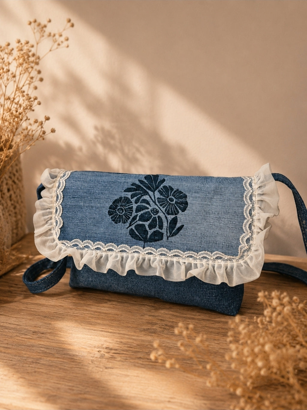 Sac bohème en jean recyclé | Linogravure artisanale fleur
