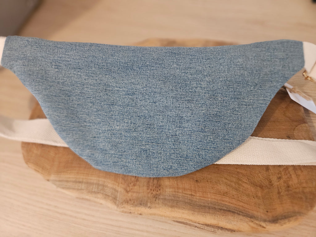 Sac banane en jean recyclé – Papillons et fleurs colorés