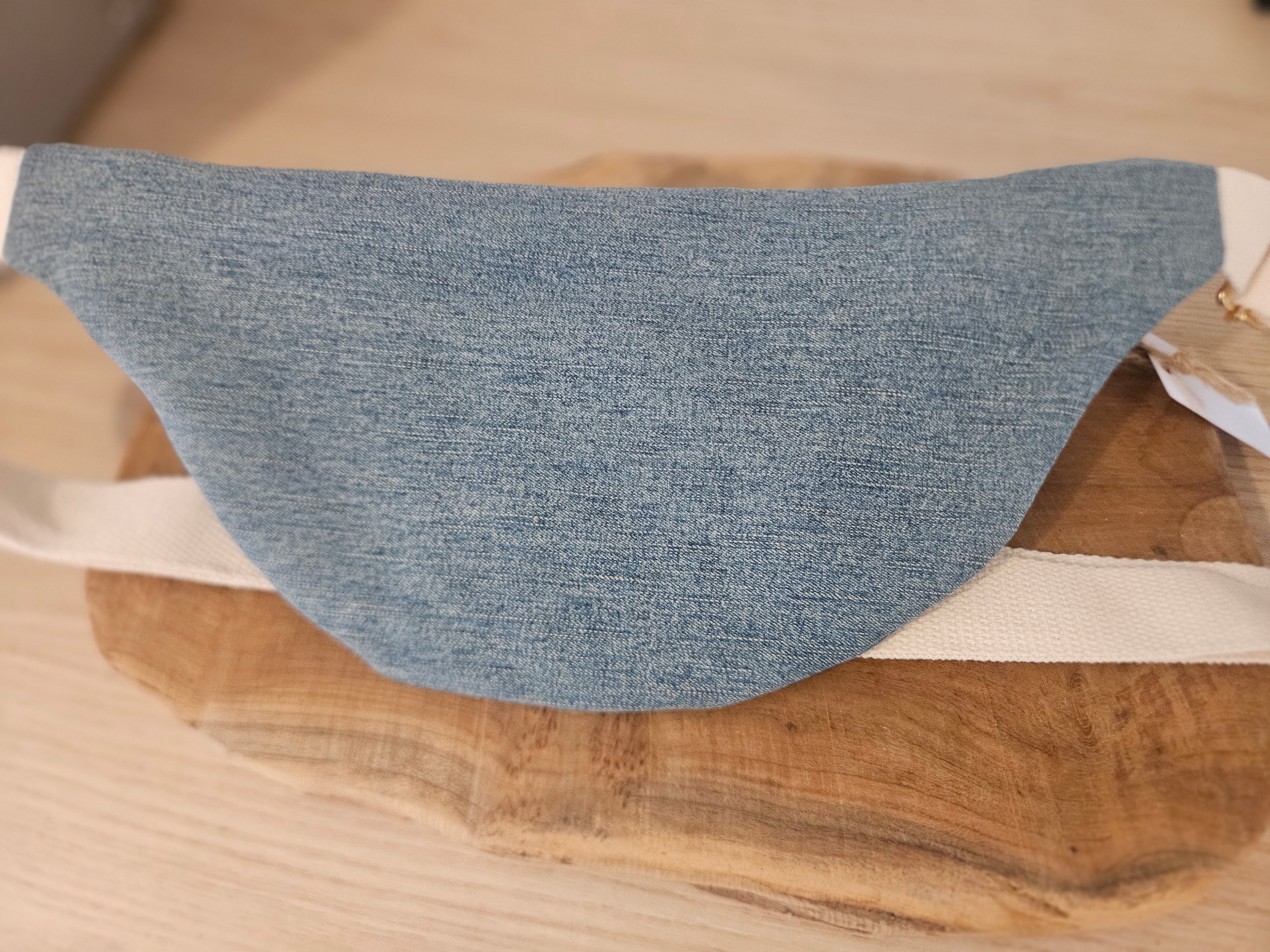 Sac banane en jean recyclé – Papillons et fleurs colorés