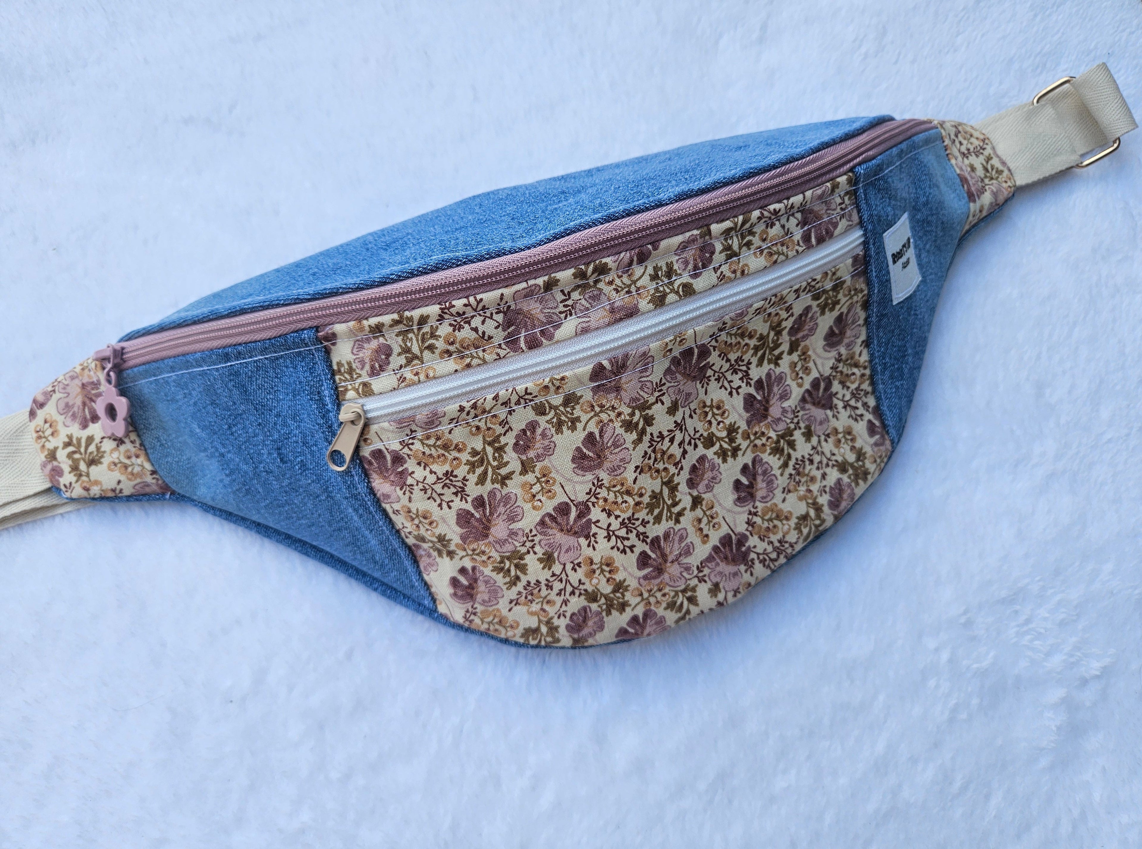 Banane Jean Bleu – Fleurs Violettes