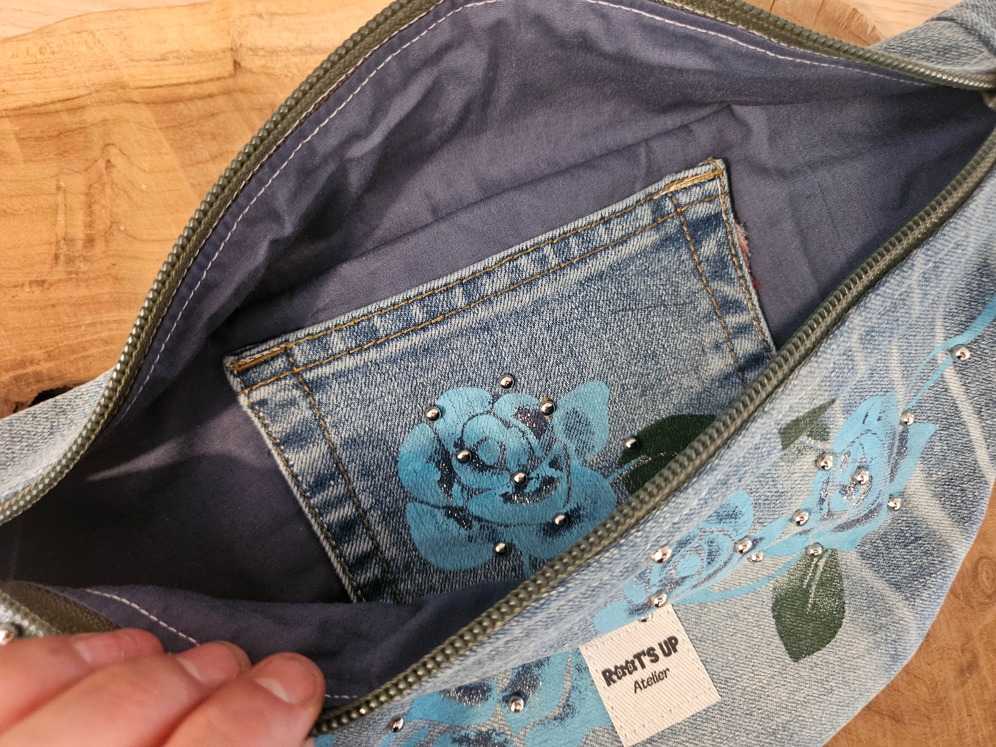 Sac banane en jean recyclé peint à la main